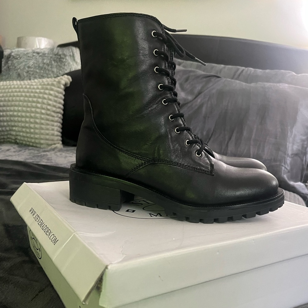 STEVE MADDEN ( WORN ONCE!!!!)